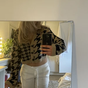 Stickad kofta  - Fin stickad kofta med mönster🤍