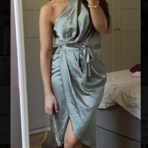 Festklänning  - Festklänning, 400 kr. Strl 34/36