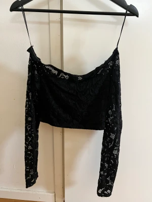 Bikbok - Helt oanvänd spetts tröja, den passade inte mig 