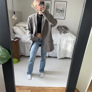 Kavaj - Oversize Kavaj i en super fin grå/biege/brun färg. Inga defekter och i fint skick!😊