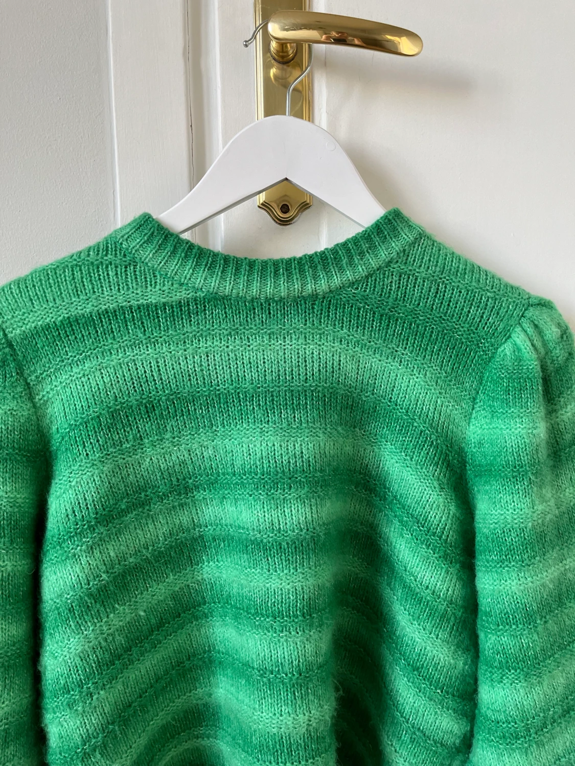 Grön stickad tröja. - 91