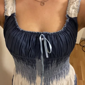 Sommarklänning - Jättesöt lång sommarklänning. Står st 48 men skulle säga passar S-L