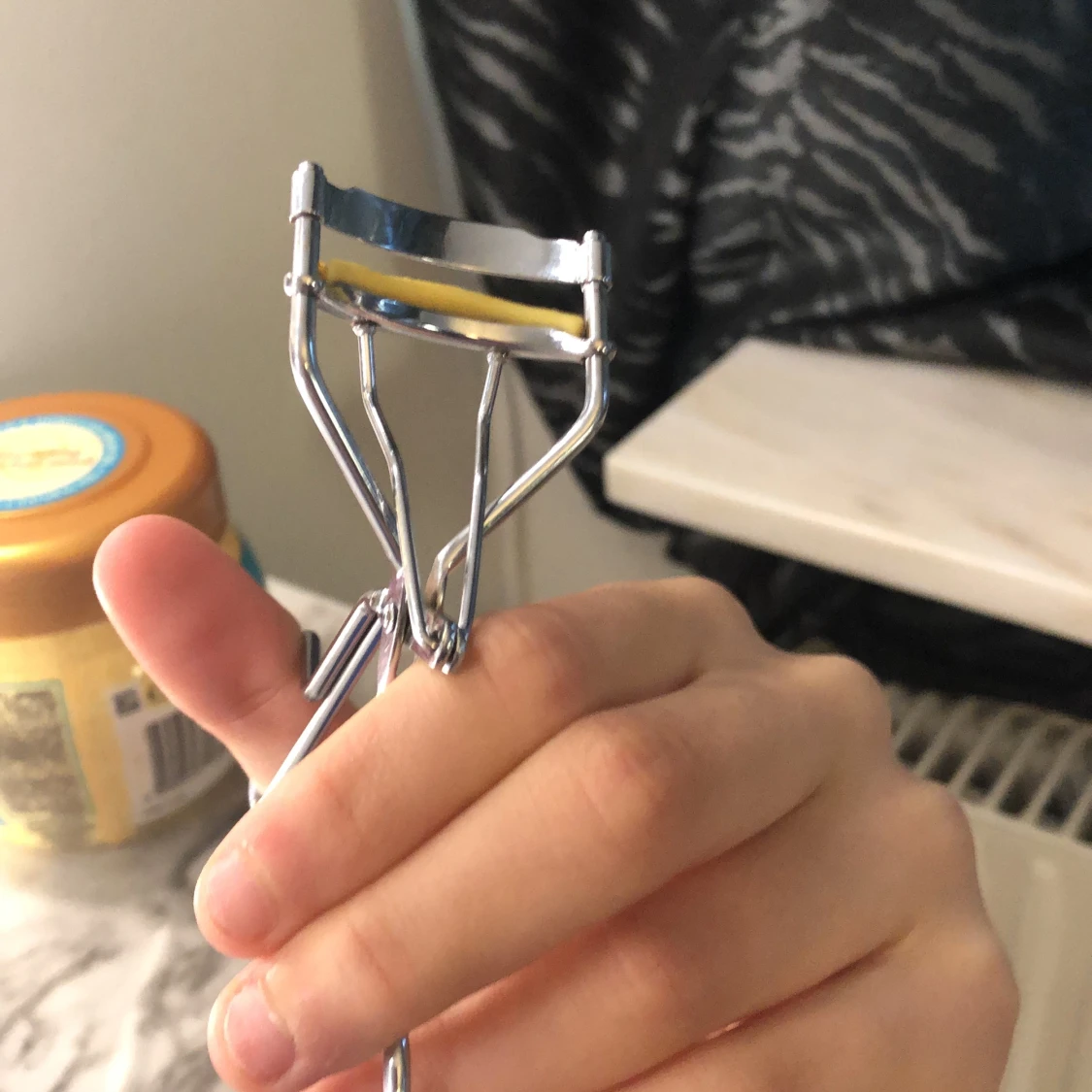 En ögonfrans böjare - 91