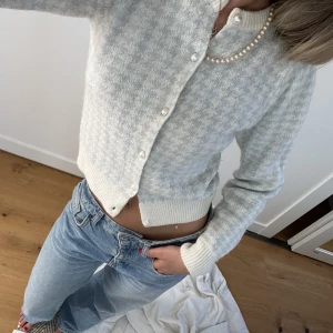 Kofta - Säljer denna super söta kofta från Lindex. Bra skick! Storlek Xs