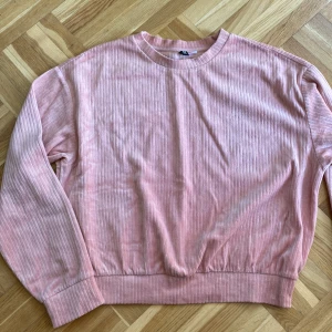 crewneck - knappt använd så fint skick