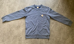 carhartt longsleeve - en vintage carhartt longsleeve i storlek S. finns inte så mycke i säga den e nice fin färg o allt. Dm för frågor