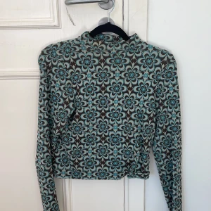 Långarmad tröja - Super fin och färgglad tröja