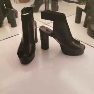 Tiger of Sweden klackskor strl 40 - Väldigt sköna att gå i! Strl 40.   Säljes då de inte kommer till användning, för fina att bara stå i garderob denna sommar!