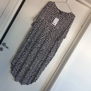 Monki dress - Super comfy dress, loose fit. Size M. Never worn, new. Price does not include shipping. 