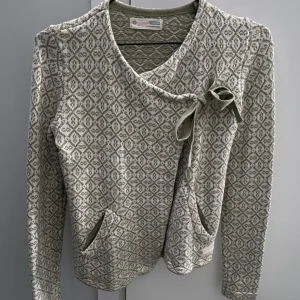 Odd Molly tröja  - Mönstrad Odd Molly tröja storlek 0, i väldigt gott skick. 