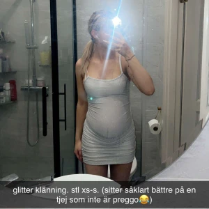 Klänningar  - 100 kr per klänning. alla i Xs-S🙂