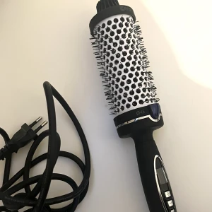 Cera Värmeborste 45mm - Cera värmeborste i nyskick! Nypris 799kr!  450kr (frakt inräknat i priset)