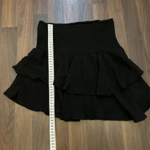 Volangkjol - Inte använd ofta och hyfsat ny! Hör av dig för mer information! 🫶🏻🩷