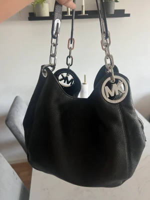 Michael Kors - Sparsamt använd, inga deffekter. Nypris 4545kr ☺️☺️