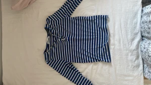 Topp  - Jätte söt att ha på sig på sommaren, den är sköt också 