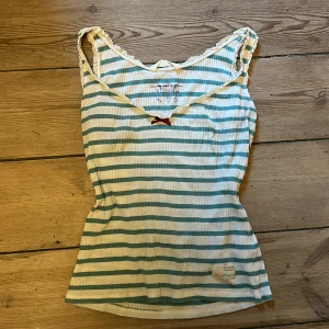 Odd molly linne - Jättefint odd molly linne använt en gång. 