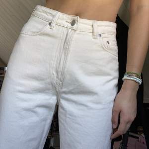 Helt oanvända vita jeans från weekday (w:29 l:32) Skriv för fler bilder eller mer info!❤️