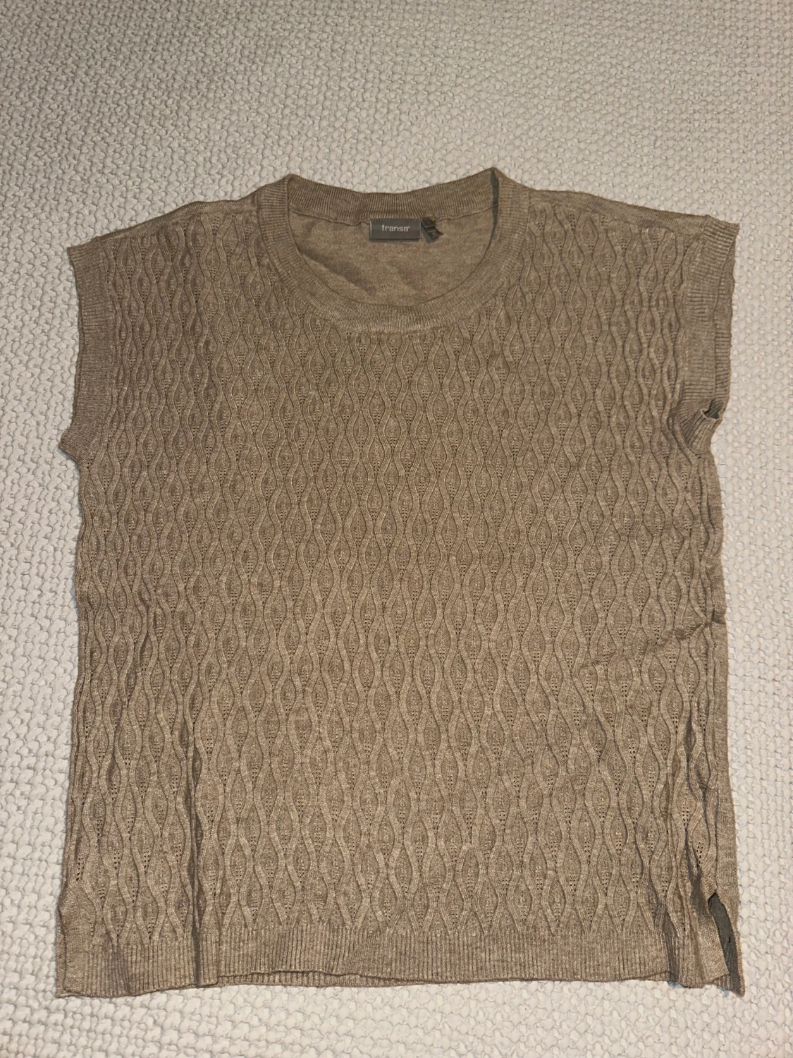 Finstickat Fransa ärmlös top stl S