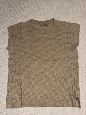 Finstickat Fransa ärmlös top stl S - Jätte bra skick och har ingen användning längre