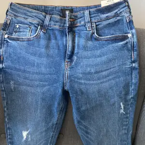 Petite jeans byxor ifrån riverisland storlek eu:36 Väldigt tjock material 