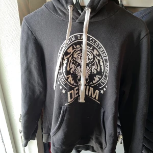 Hoodie  - Storlek L 