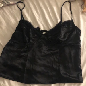 Linne - Svart linne från hm som aldrig är använt, stl 40 men sitter som s/m