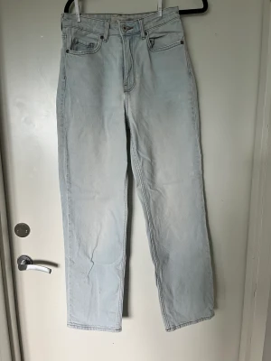 Jeans - Högmidjade ljusa jeans