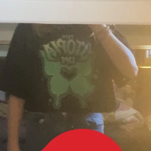 Svart magtröja  - Oandvänd svart magtröja🖤🩶 TAR BARA SWISH! Med ganska långa armar till armbågen🩷