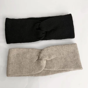 Stickad pannband x2 H&M - Beige + svart headband / pannband / huvudbonad. Oanvända!