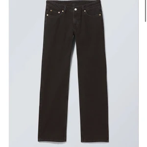 Weekday jeans - Säljer mina lågmidjade weekday jeans då dom inte kommer till användning. Storlek 30 i längden och 27 på midjan. Som nya och har inga defekter på sig. Pris kan absolut diskuteras💞