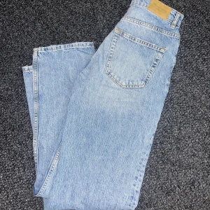 Jeans - High waist Jeans från gina tricot i storlek 34 i fint skick.