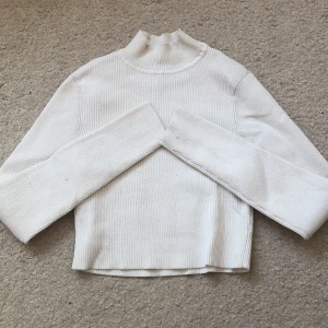 Tröja - Min tröja från h&m i bra skick Är storlek M men sitter som xs-s
