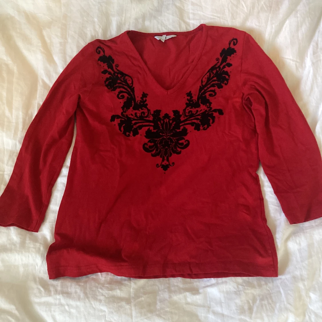 röd topp med strass