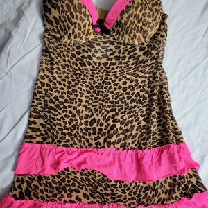 Nattlinne - Nattlinne i bra skick. Använd en gång och är jättefin, om man behöver flera bilder kan man gärna fråga om det! S storlek