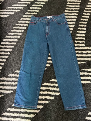 Yardsale Phantasy Jeans - Byxor köpa ifrån yardsale-xxx.com för cirka ett år sen, helt slutsålda på hemsidan, knappast använda och inget slitage. Storlek S