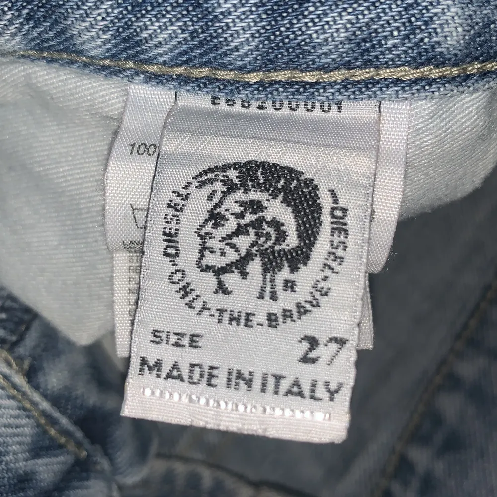 Lågmidjade vintage bootcut jeans från diesel. Skriv för fler bilder! . Jeans & Byxor.