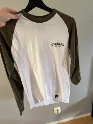 Dickies - Använd typ 2 gånger säljer då jag ej använder den längre xs❤️