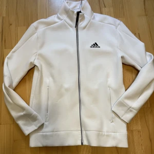 Adidas sweater  - Storlek m Använd några gånger