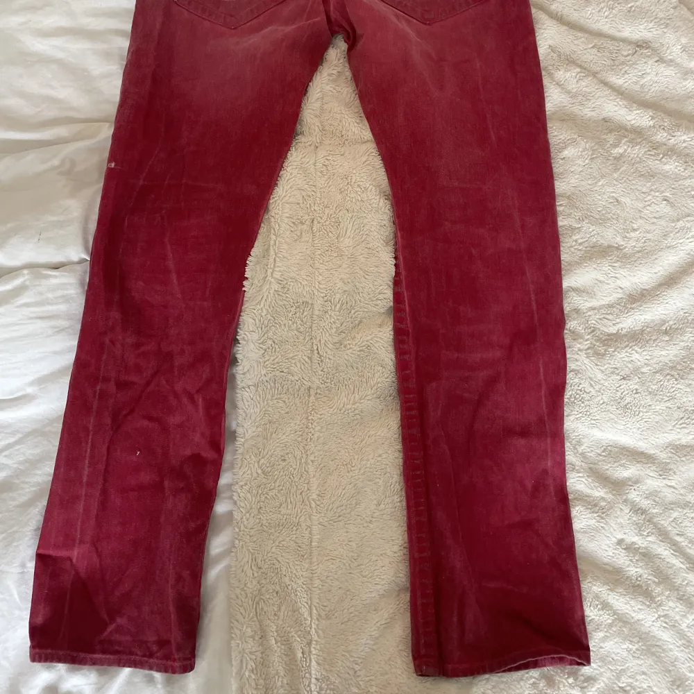 Ett par herr true religion jeans i använt skick ( köpte dem själv på sellpy) ❤️Stl. 34. Jeans & Byxor.