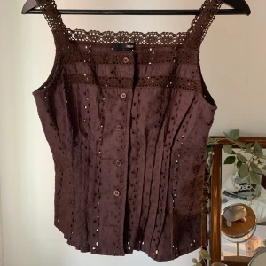 Topp H&M - Topp från H&M i storlek 36 och jättefint skick. Hör av dig med frågor <3