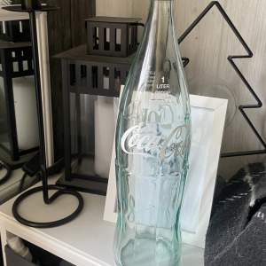 Gammal vintage Cola flaska 1 liter i glas, 400+ på olika aktioner. 
