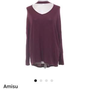 Fin tröja från Amisu som jag köpte på Sellpy men var tyvärr ganska för stor för mig. Det står S i men skulle nog säga att den är upp mot M, vanligtvis bär jag XS/S. 💫Skriv för mer bilder. Pris går att diskuteras, köparen står för frakt 🫶