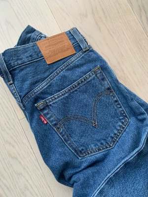 Levi’s Jeans 👌💙 - High Lose levi’s jeans ..endast använd ett fåtal gånger..