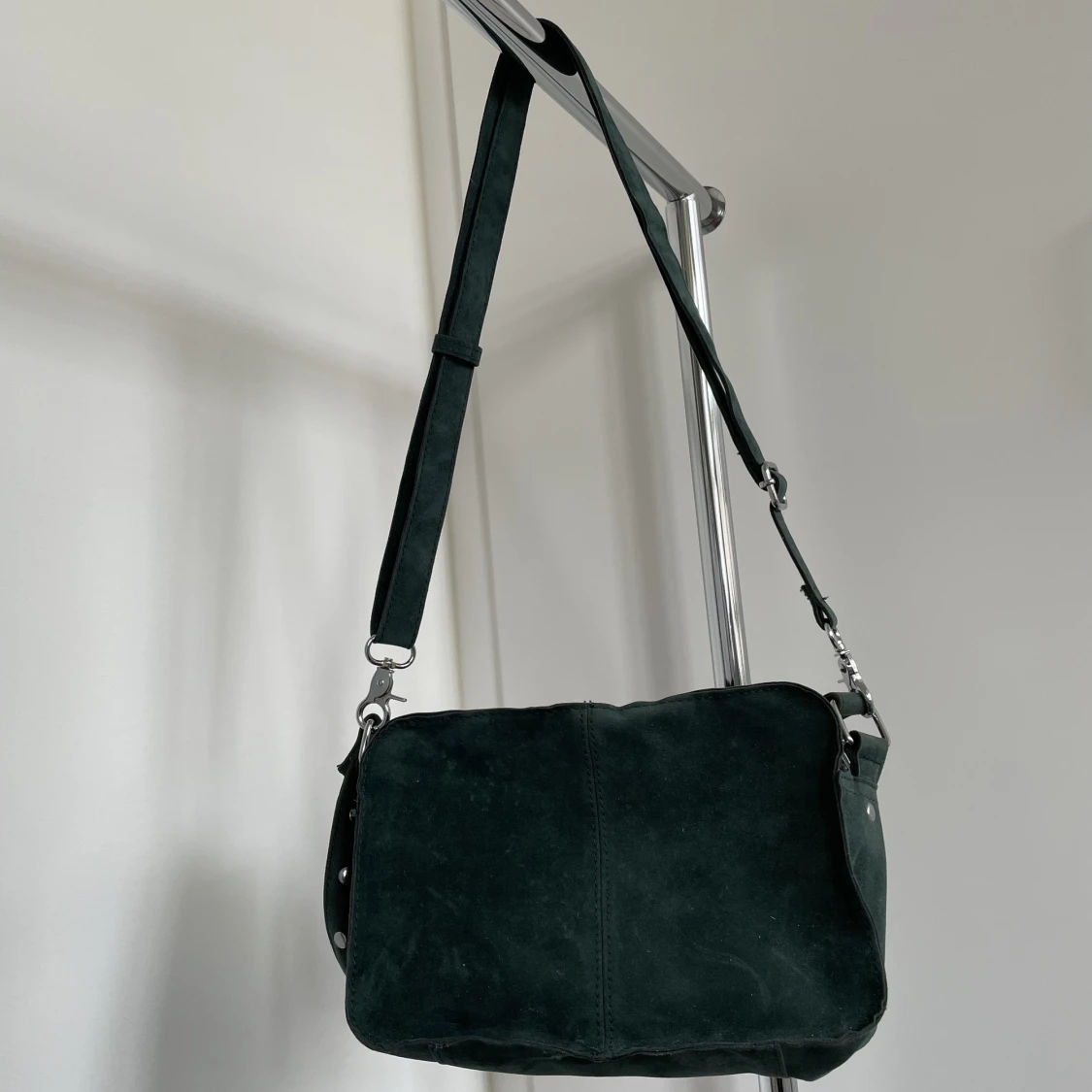 Cool mörkgrön väska - 90