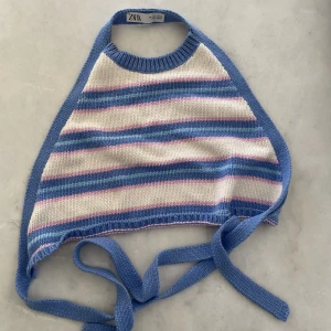 Zara tröja  - Fin tröja som var populär för ett tag sedan. Aldrig använt. Knyts i ryggen 