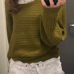 Stickad grön tröja - En favorit! ♻️