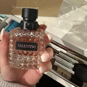Valentino parfym  - Endast testad och är helt ny!! Säljs då jag har många liknande😍 nypris 1130kr