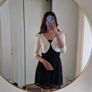 Vit bolero  - Bolero från Lindex. Använd ett fåtal gånger