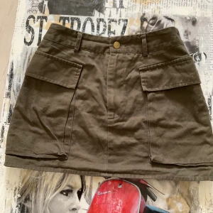 Cargo mini skirt  - Cargo mini skirt, vet inte hur mycket jag köpte den för. Kan diskutera priset 