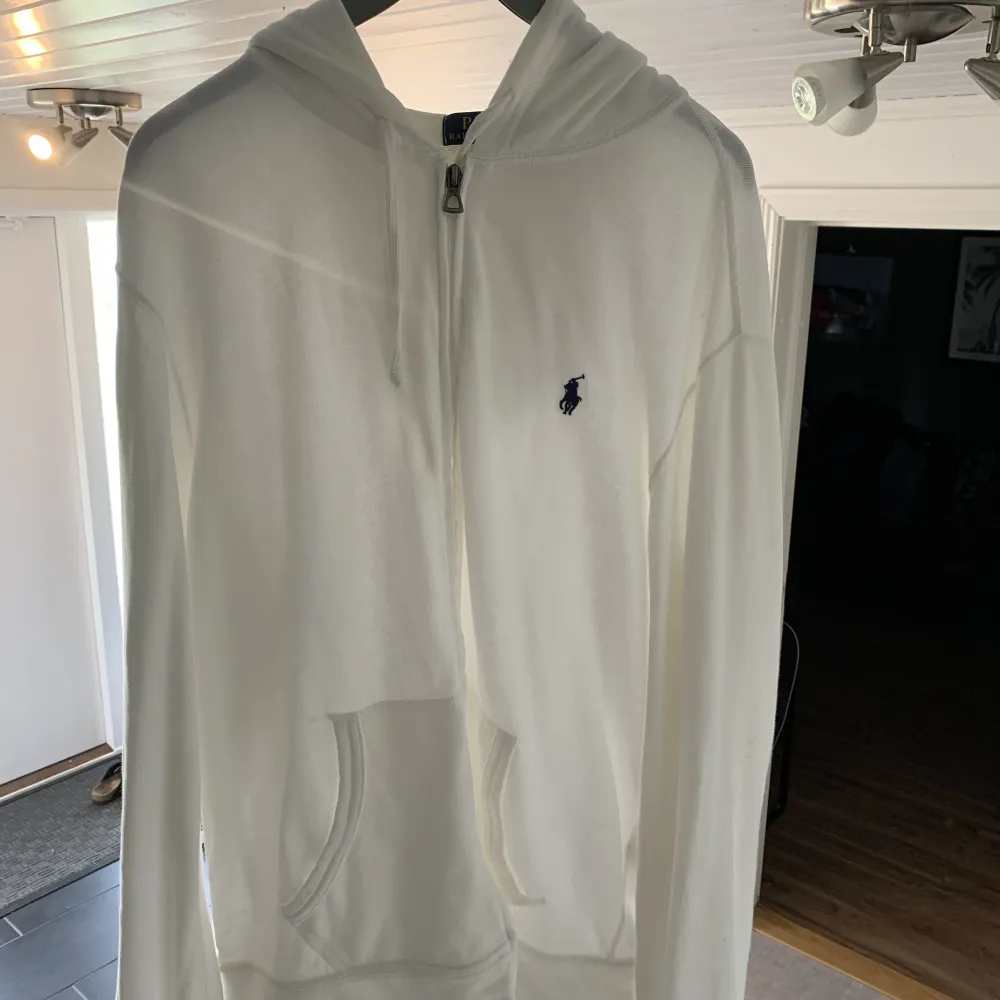 Använd max 5 gånger fint skick !. Hoodies.